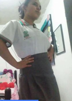 Se abre todita en su habitación 20