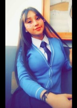Vídeo De colegiala masturbándose con un consolador 14