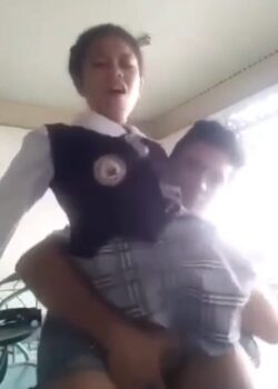 Colegialas Morocha Cogiendo En El Aula 18