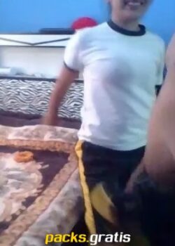 Bien entregada a su compañero de clases 17