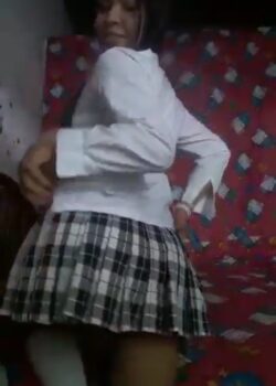 Colegiala Morena Muy Caliente 15