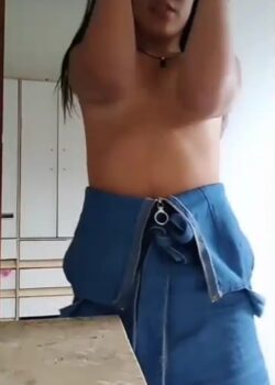 Deliciosa Estudiante De Lentes + Vídeo Full Tocandose 15