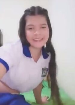 Linda Colegiala Blanquita+ Vídeo Desnudita 16