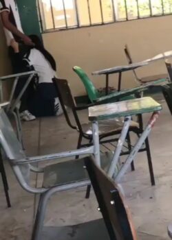 Da la prueba de amor dentro del aula 14